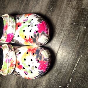 Crocs Classic‎ Fur Lined Tie-Dye Clog Fuzzy Slippers Juniors 6. Condition…